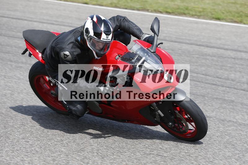 /27 12.06.2025 Ducati Schweiz Trackday Warmup  ADR/blau-bleu/6